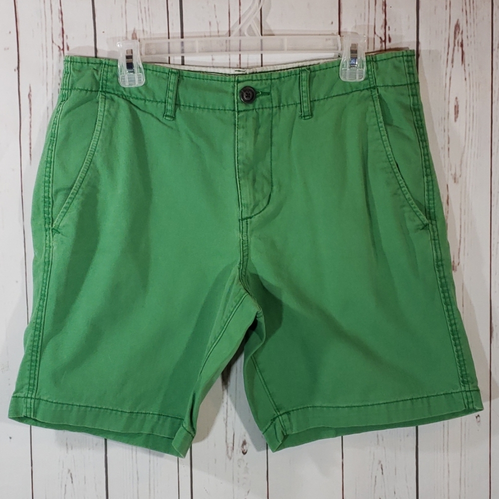 American Eagle green chino shorts 32